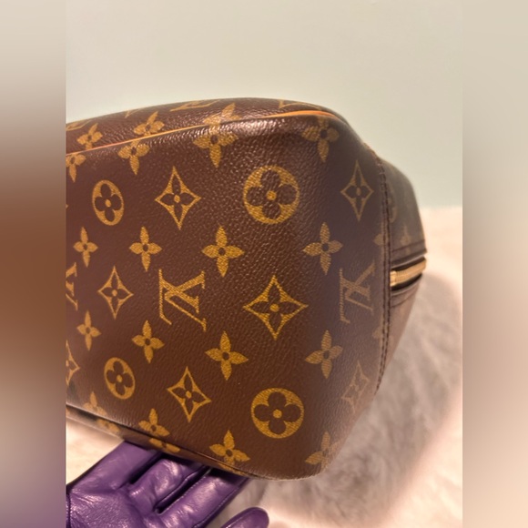 Louis Vuitton Deauville Monogram in great condition. Authentic and pre-owned. - Picture 12 of 14